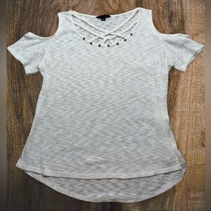 Rock &‎ Republic Women’s Cold Shoulder Top Size XL White Criss Cross Neck Casual